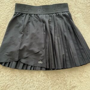 ALO Yoga Women's Black Pleated Skirt